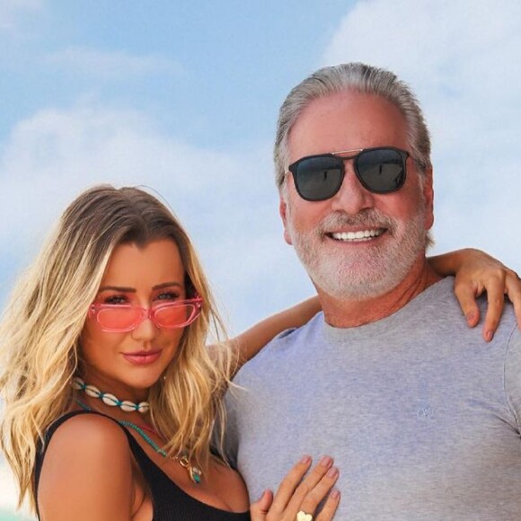 Ana Paula Siebert e Roberto Justus têm uma filha juntos, Vicky