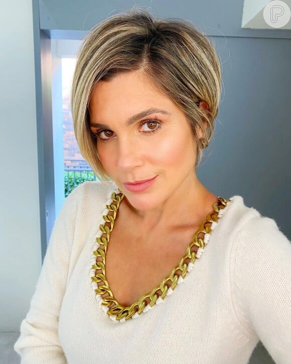 Um dos três cortes de cabelo curto de Flávia Alessandra em 2021