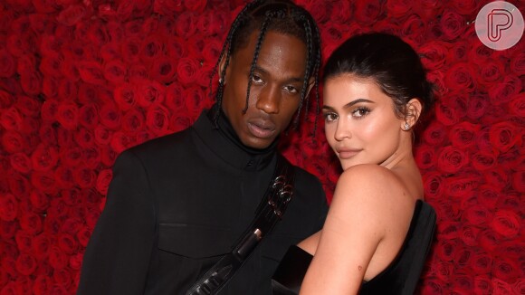 Kylie Jenner nega reconciliação e namoro aberto com o ex-namorado Travis Scott