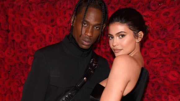 Kylie Jenner nega reconciliação e namoro aberto com o ex Travis Scott: 'Inventam de tudo'