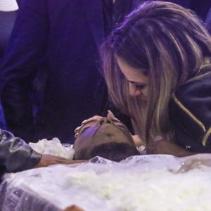 MC Kevin foi velado em quadra de escola de samba