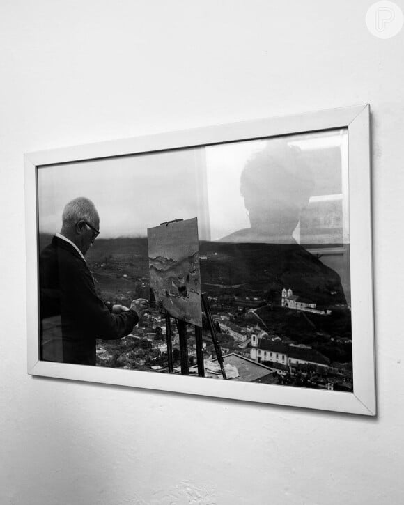 Manu Gavassi exibe novo affair em foto feita em reflexo de quadro: 'Guignard e você'
