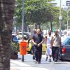 Rapper americano Jason Derulo aproveita tarde de sol no Rio de Janeiro acompanhado de seguranças