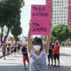 Maria Ribeiro relembra Paulo Gustavo em manifestação cobrando vacina para todos