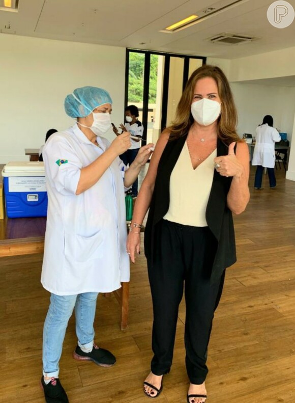 Renata Ceribelli recebeu 1ª dose da vacina contra o novo coronavírus nesta segunda-feira, 7 de junho de 2021