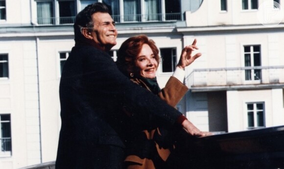Tarcísio Meira e Glória Menezes em cena da novela 'Torre de Babel' (1998)