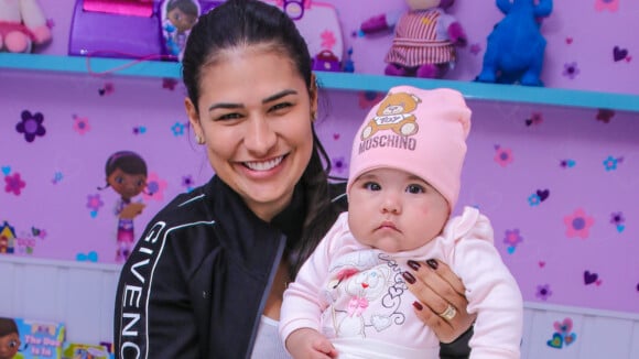 Simone e a filha caçula, Zaya, usam looks grifados em visita à pediatra da bebê. Fotos!