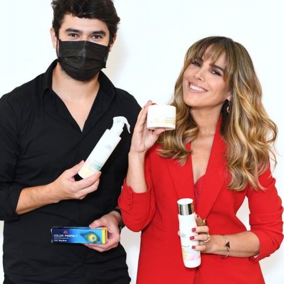 Wanessa Camargo recebeu três produtos para continuar o tratamento do novo loiro em casa