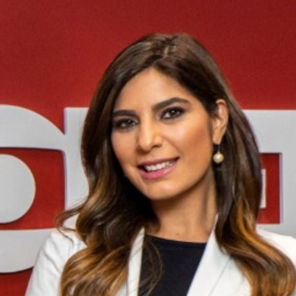 Andréia Sadi continua ativa como jornalista nas redes sociais após dar à luz