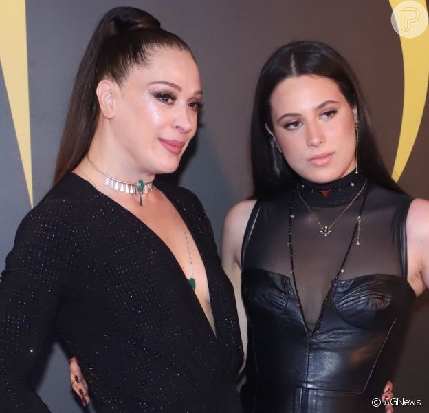 Sophia Raia usa longo com degradê em formatura e a mãe, Claudia, tieta: 'Fabulosa'