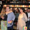 Tony Ramos e a mulher, Lidiane, prestigiam lançamento de livro de Maitê Proença