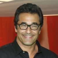 'Luciano Szafir está se recuperando bem', relata médico; ator segue intubado após operação