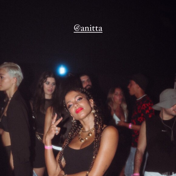 Anitta está nos EUA aproveitando férias com amigos