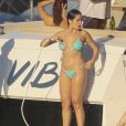 Juliette Freire exibe corpo em biquíni em barco durante passeio