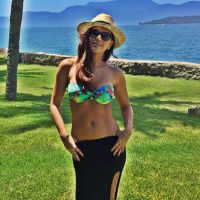 Mariana Rios exibe boa forma de biquíni em local paradisíaco: 'Vem novidade'