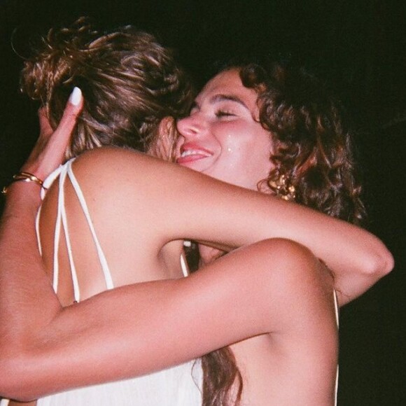 Bruna Marquezine compartilhou foto com Sasha Meneghel ao parabenizar a amiga em seu aniversário