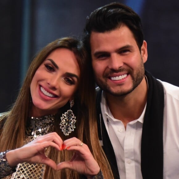 Nicole Bahls terminou casamento com Marcelo Bimbi após suposta traição do modelo