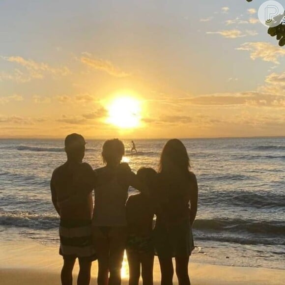 Ana Maria Braga curte férias na Bahia com filho, Pedro Maffei, de 37 anos, nora e neto, Bento, de 9 anos