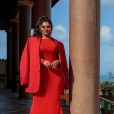 Mileide Mihaile combina longo e blazer vermelho em look