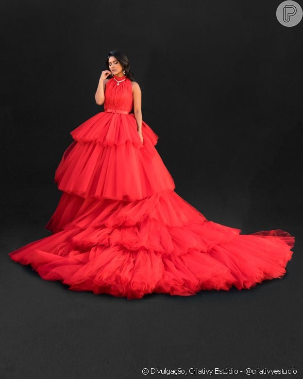 Mileide Mihaile em look exuberante vermelho Israel Valentim