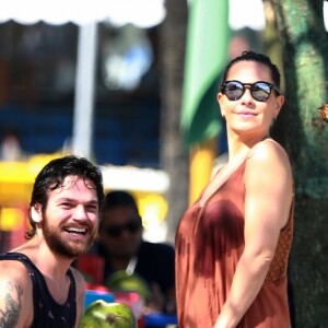 Fabiula Nascimento e Emilio Dantas estão juntos desde 2016, e agora esperam dois filhos gêmeos: Raul e Roque