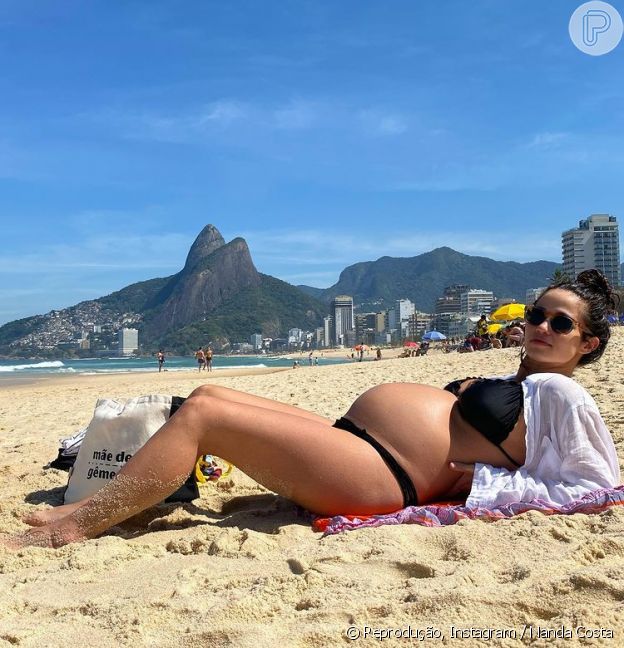 Nanda Costa curte dia na praia depois de 6 meses sem sair