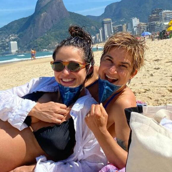 Nanda Costa e Lan Lanh curtem primeiro dia de praia no Rio de Janeiro após 6 meses de gravidez