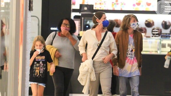 Filhos de Thiago Lacerda e Vanessa Lóes roubam a cena em passeio com a atriz