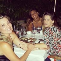 Flávia Alessandra janta com a filha Giulia e Ingrid Guimarães em Miami