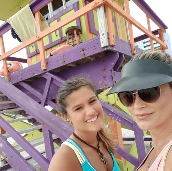 Flávia Alessandra e Giulia Costa se exercitam em Miami Beach