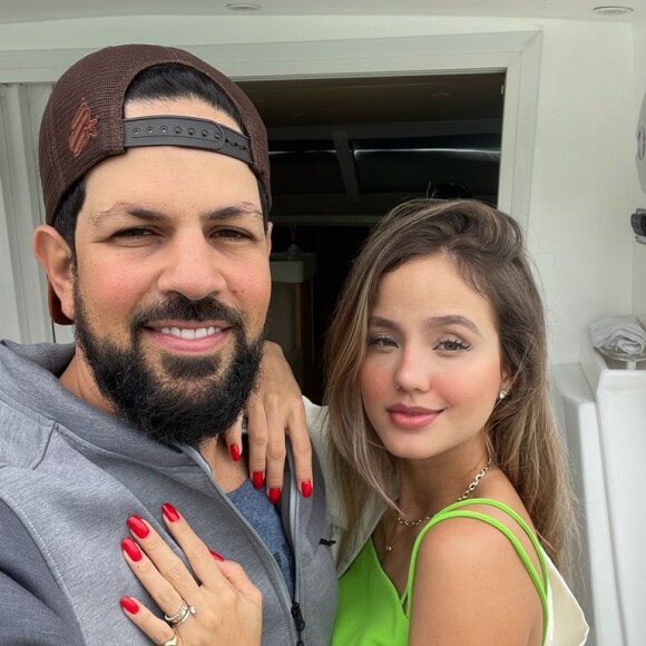 Biah e Sorocaba curtiram viagem romântica, mas modelo, que sofreu por deixar o filho em casa, confessou: 'Estava doida para voltar'