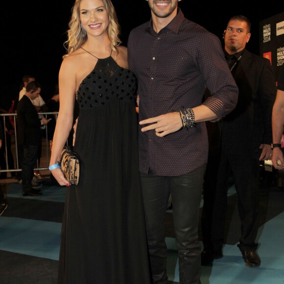 Gusttavo Lima fez declaração para a mulher, Andressa Suita, em show durante turnê