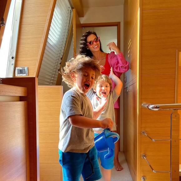 Andressa Suita gravou explicação do filho Gabriel ao invadir cama do casal