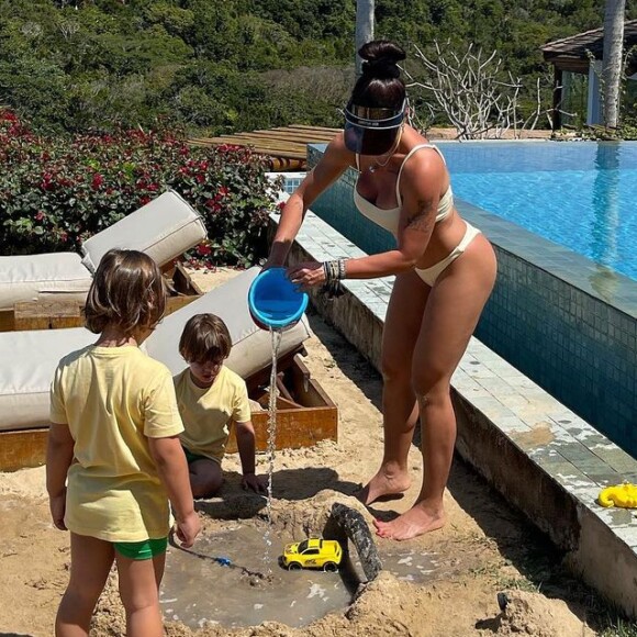 Andressa Suita compartilha rotina com filhos na web