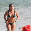 Aos 64 anos, Cissa Guimarães posa de biquíni com fãs em praia no Rio. Fotos!