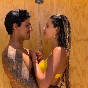 Yasmin Brunet aponta closet compartilhado com Gabriel Medina: 'Eu amo'