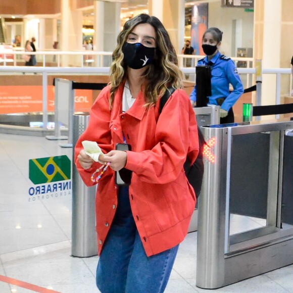 Giovanna Lancellotti investiu em um look comfy para viagem 