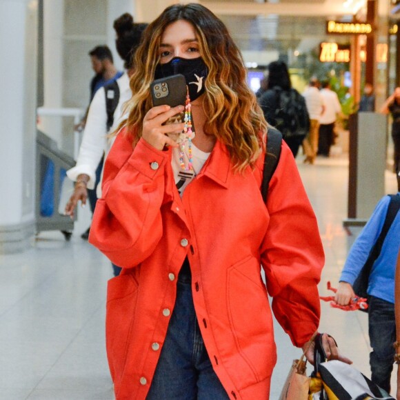 Giovanna Lancellotti usou jaqueta oversized 