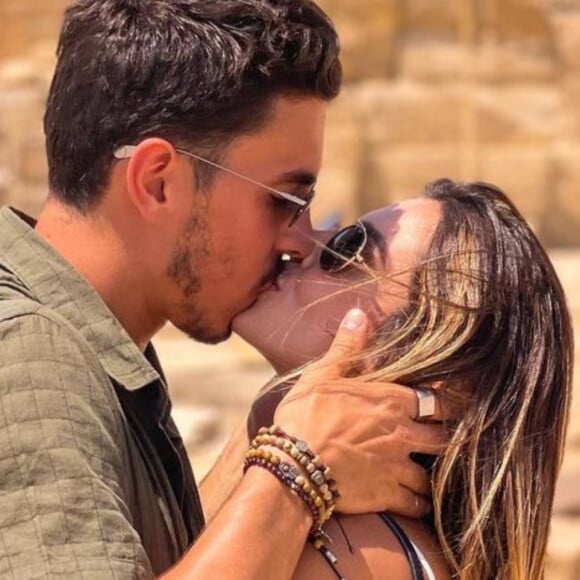 Giovanna Lancellotti e Gabriel David assumiram namoro em fotos de beijo no Egito: 'Nem sabia que era tão bom amar assim'