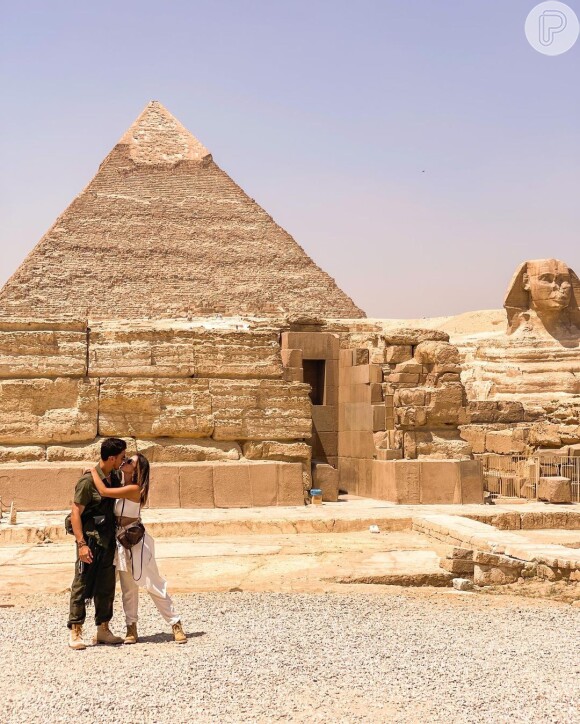 Namorados, Giovanna Lancellotti e Gabriel David estão de férias no Egito