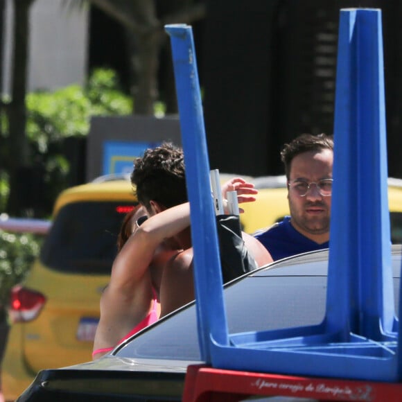 Larissa Manoela e André Luiz Frambach se beijaram em praia do Rio de Janeiro