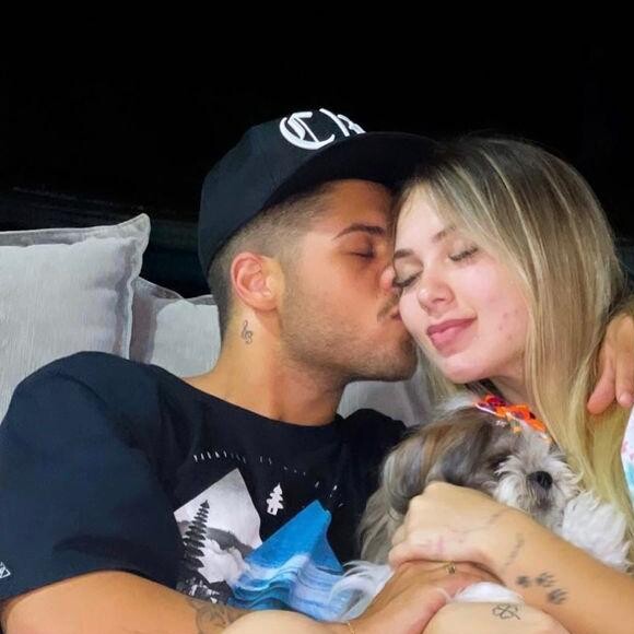 bruno diferente kissing his gf｜TikTok Search