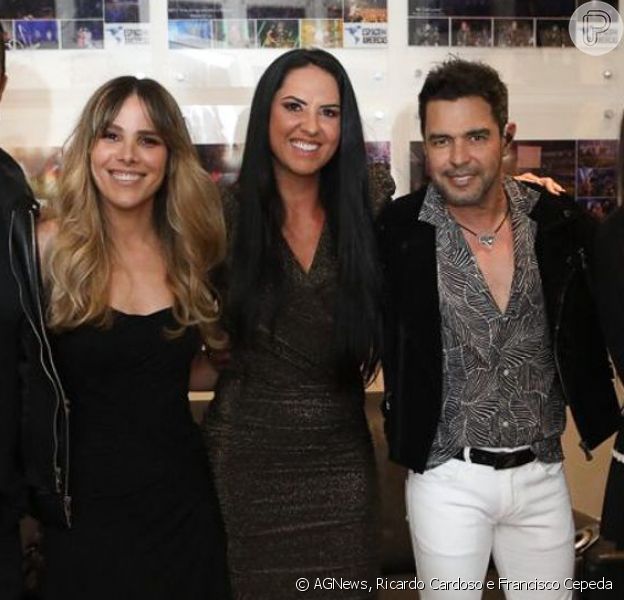 Zezé Di Camargo reuniu a família nos bastidores do show que fez com Luciano, em SP