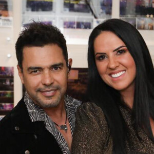 Zezé Di Camargo e Graciele Lacerda juntos nos bastidores do show do sertanejo