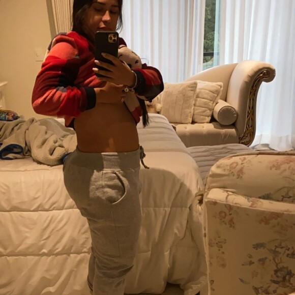 Simone mostrou barriga aos fãs no Instagram, comemorou progresso da dieta, mas lamentou: 'Nos vídeos apareço enorme'