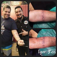 Leandro Hassum faz tatuagens no braço e presta homenagem à mulher e à filha