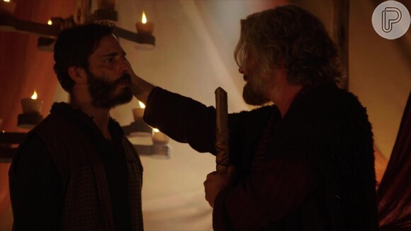 'Gênesis': Judá (Thiago Rodrigues) convence Jacó (Petronio Gontijo) a deixá-lo ir embora do acampamento