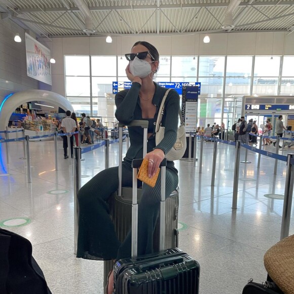 Bruna Marquezine usa 4 looks em 24h em Atenas, na Grécia, e anima famosos. 'Ícone'