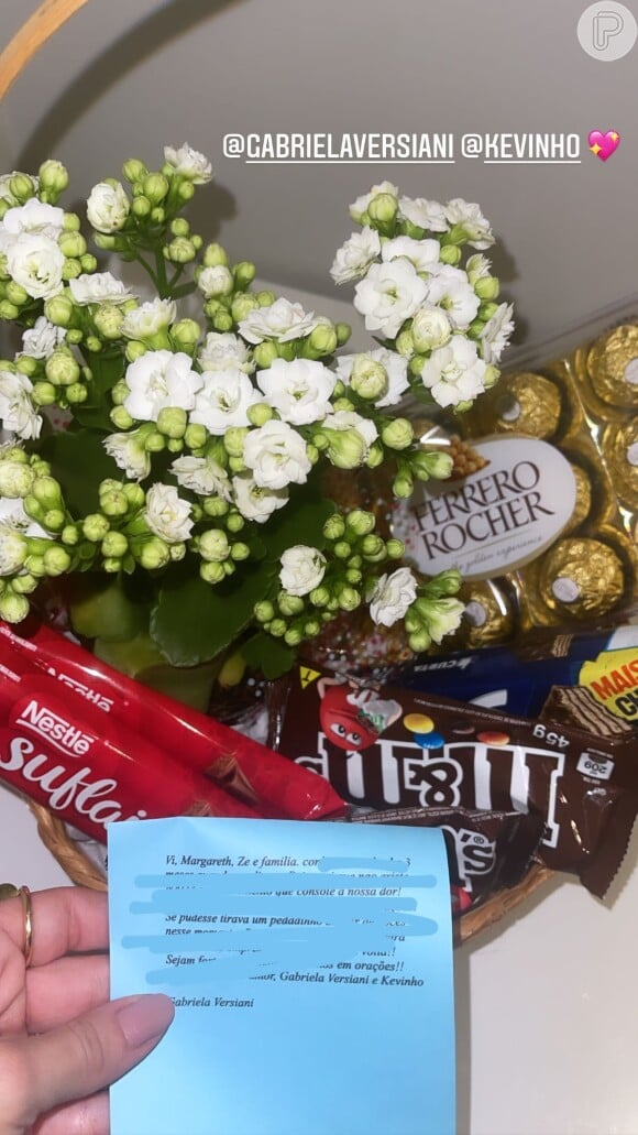Virgínia Fonseca e Zé Felipe receberam flores e chocolates de Kevinho e sua namorada, após a morte do pai da influenciadora