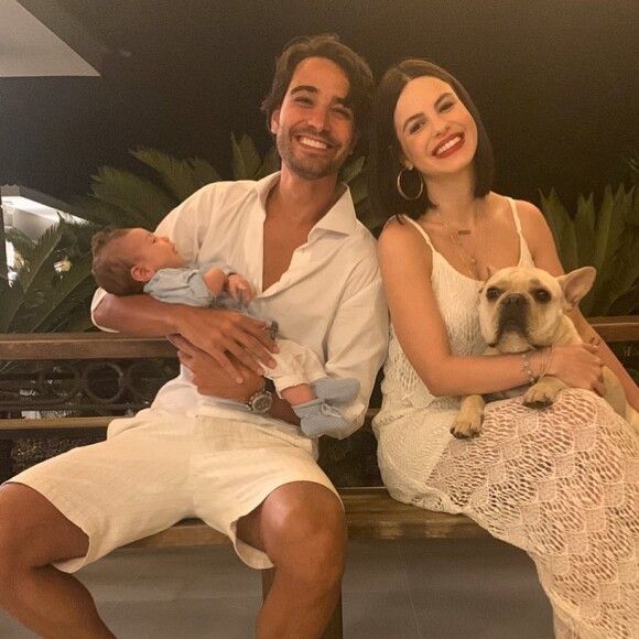 Sthefany Brito é casada com o advogado Igor Raschkovsky e mãe de três cachorros e do bebê Antonio Enrico, de 10 meses